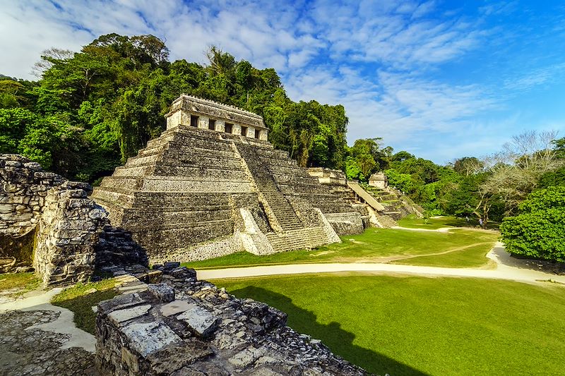 Traversée du monde maya, d’un trek volcanique au Guatemala aux plages caribéennes du Mexique, via la jungle et ses joyaux perdus !