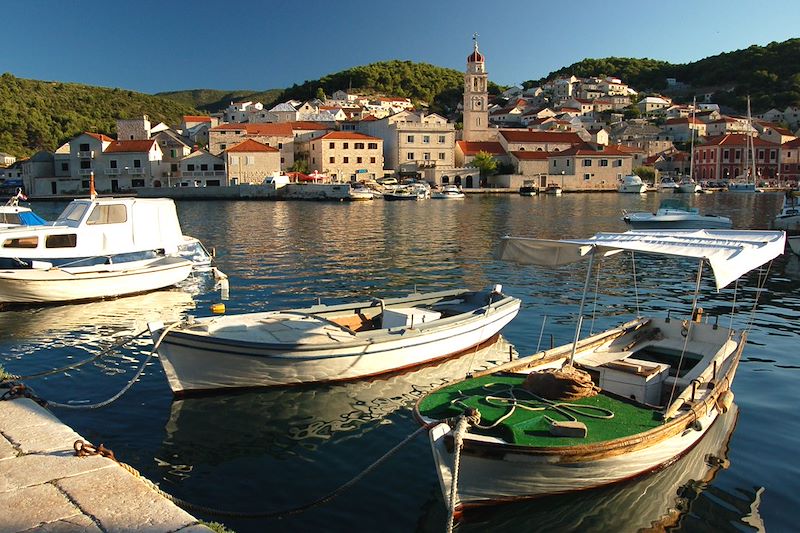 Voyage en Dalmatie du sud et randonnées à travers les îles de Brac, Hvar, Korcula et Mljet.