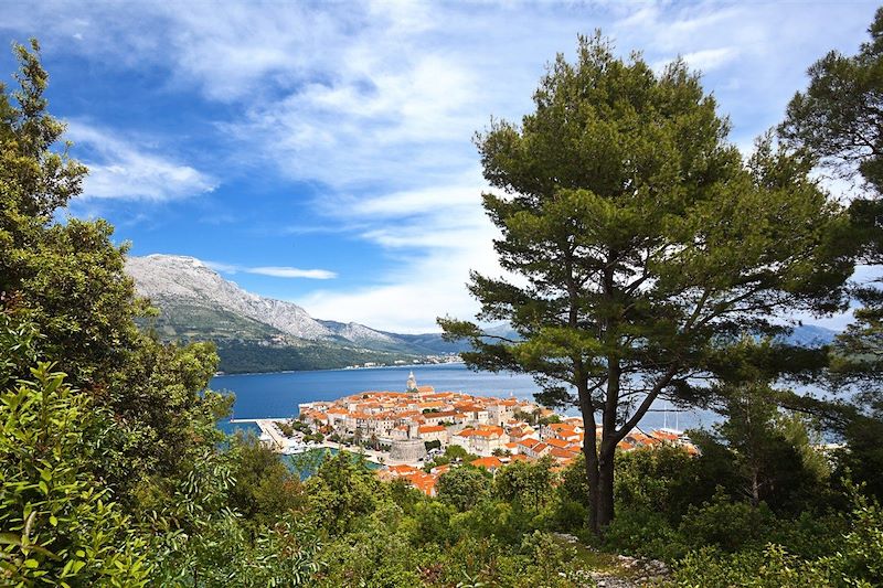 Activités en famille à Korcula et ses environs : randonnées côtières, sortie en kayak, excursion en bateau, ... 