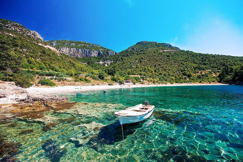 Activités en famille à Korcula et ses environs : randonnées côtières, sortie en kayak, excursion en bateau, ... 