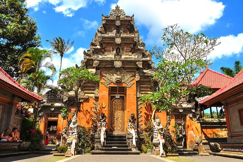 Bali en liberté avec chauffeur – Temples & rizières d’Ubud, cascades et plantations à Munduk, Mont Batur et détente à la plage