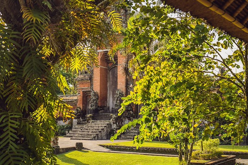 Bali en liberté avec chauffeur – Temples & rizières d’Ubud, cascades et plantations à Munduk, Mont Batur et détente à la plage