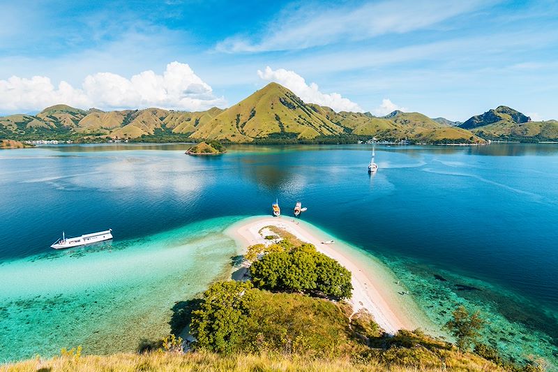 Une traversée de Flores avec chauffeur & guides locaux – Volcan Kelimutu, Snorkeling aux 17 îles, et dragons de Komodo