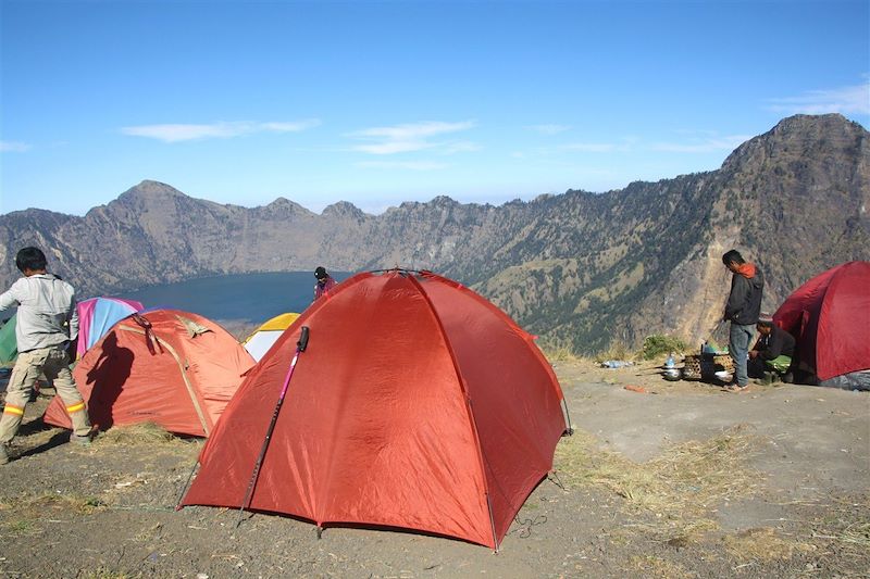 Campement sur le Mont Rinjani - Lombok - Petites îles de la Sonde - Indonésie