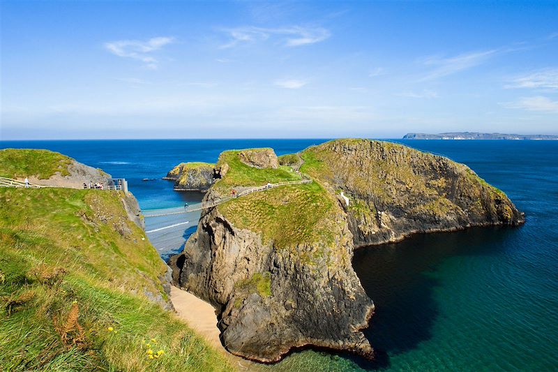 Des grands espaces sauvages du Donegal aux charmes de l'Irlande du nord. Une itinérance tout en contrastes.