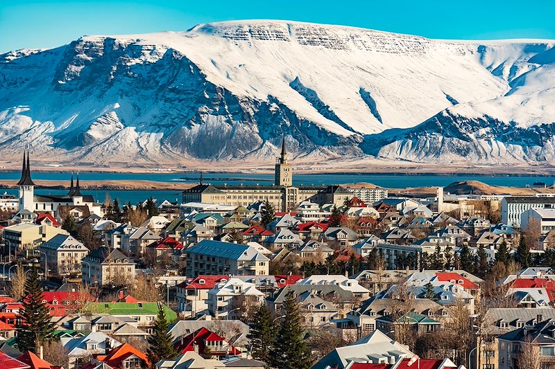 Les plus beaux spots du sud de l'Islande, en version hivernale, raquettes aux pieds et aurores boréales dans le ciel