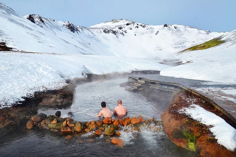 Les plus beaux spots du sud de l'Islande, en version hivernale, raquettes aux pieds et aurores boréales dans le ciel