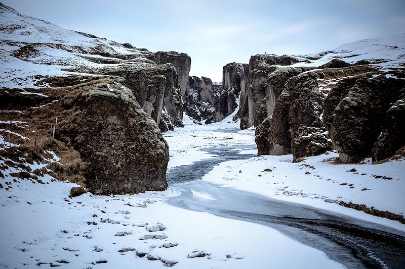 Les plus beaux spots du sud de l'Islande, en version hivernale, raquettes aux pieds et aurores boréales dans le ciel