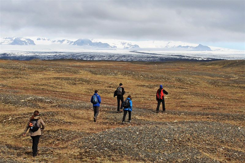 Tour de l'Islande : Parcourez l'Islande d'est en ouest, du nord au sud entre volcans, fjords, glaciers, et cascades. 