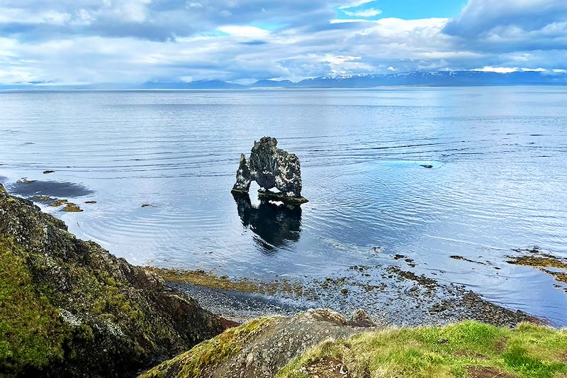 Tour de l'Islande : Parcourez l'Islande d'est en ouest, du nord au sud entre volcans, fjords, glaciers, et cascades. 