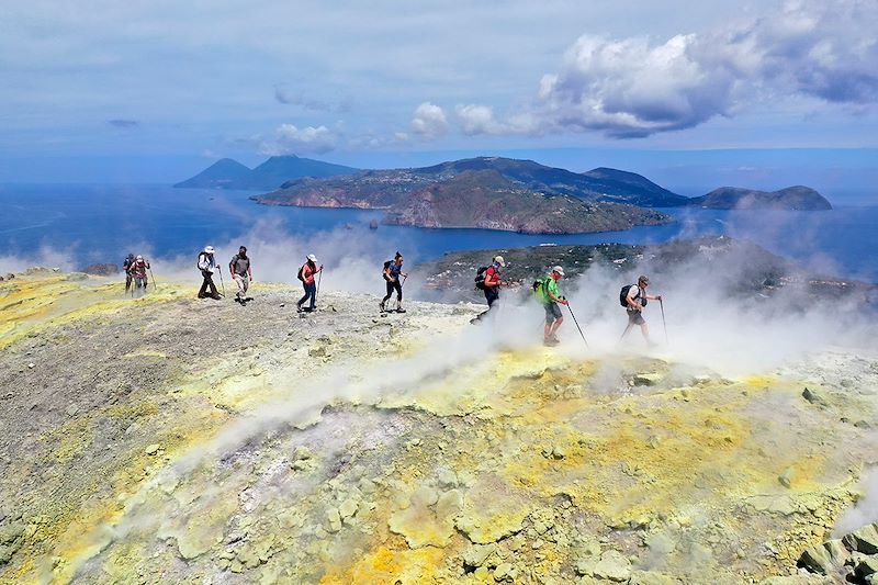 Randonnée sur 7 îles de l'archipel Eolien et sur l'Etna pour une aventure unique