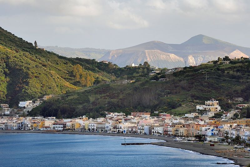 Randonnée sur 7 îles de l'archipel Eolien et sur l'Etna pour une aventure unique