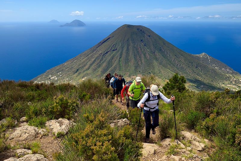 Randonnée sur 7 îles de l'archipel Eolien et sur l'Etna pour une aventure unique