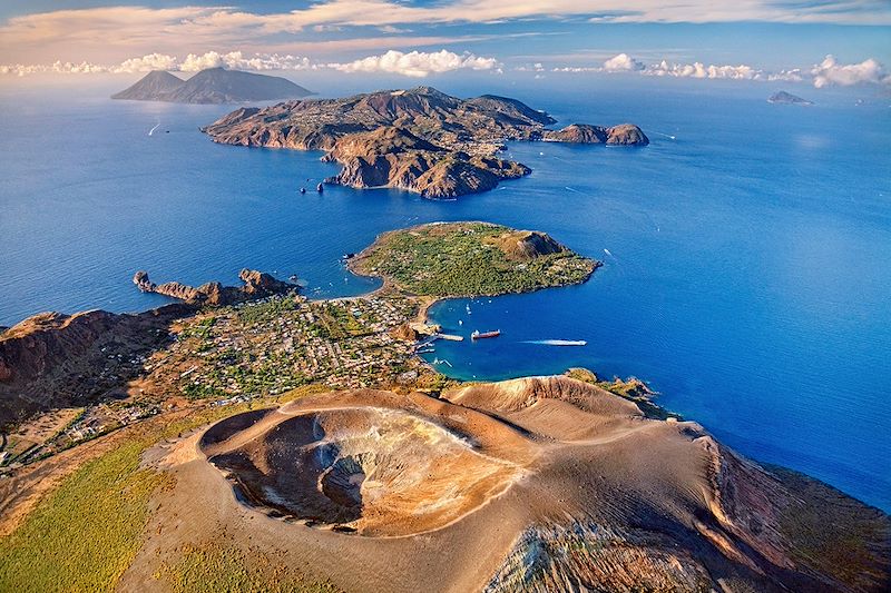 Randonnée sur 7 îles de l'archipel Eolien et sur l'Etna pour une aventure unique