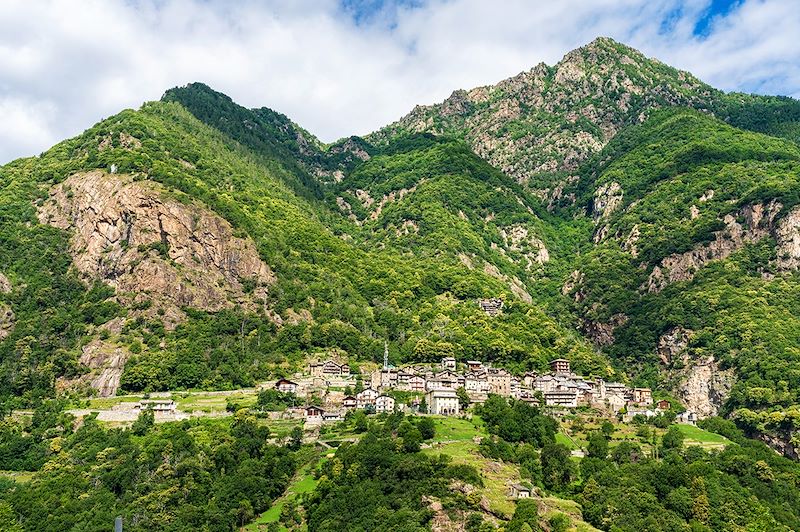 Itinérance de la Vallée de Gressoney au Val d'Ayas dans un somptueux décor alpin