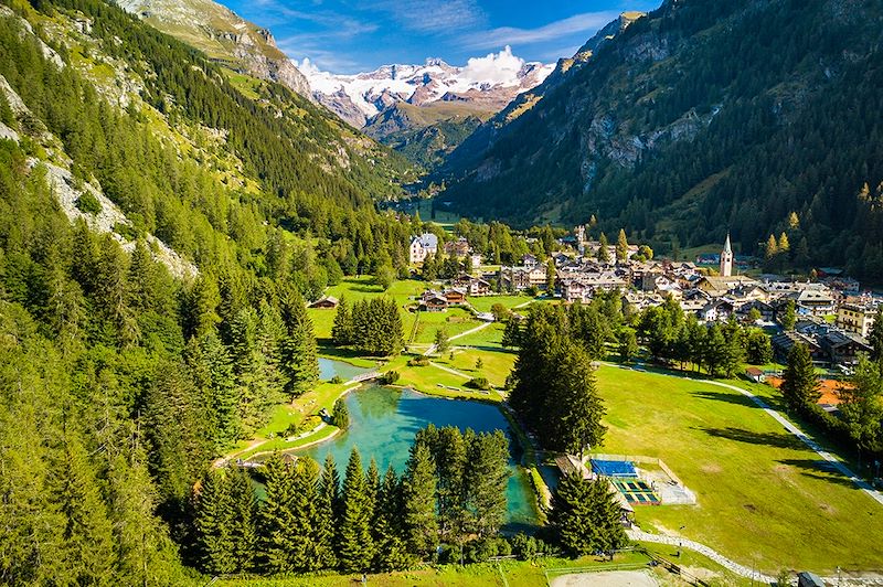 Itinérance de la Vallée de Gressoney au Val d'Ayas dans un somptueux décor alpin