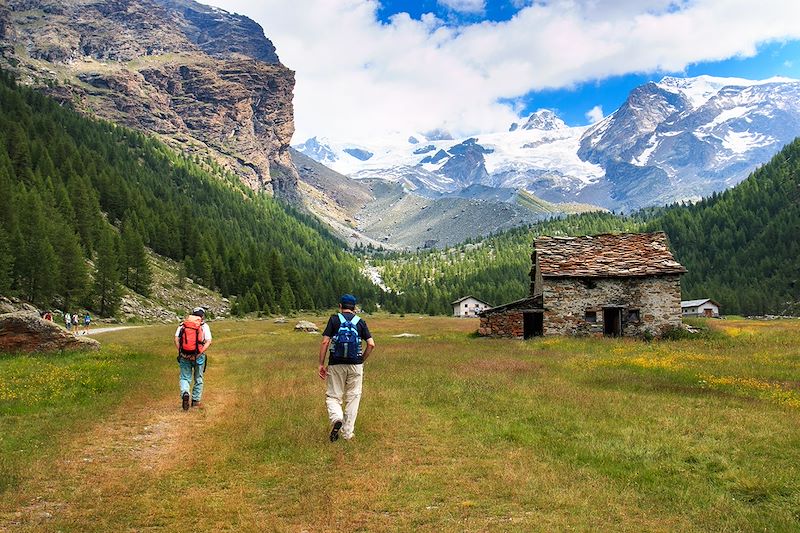 Itinérance de la Vallée de Gressoney au Val d'Ayas dans un somptueux décor alpin