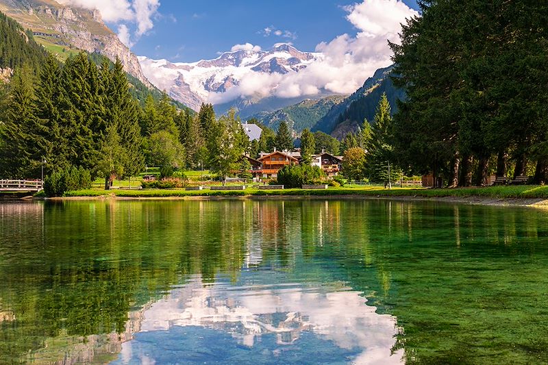 Itinérance de la Vallée de Gressoney au Val d'Ayas dans un somptueux décor alpin