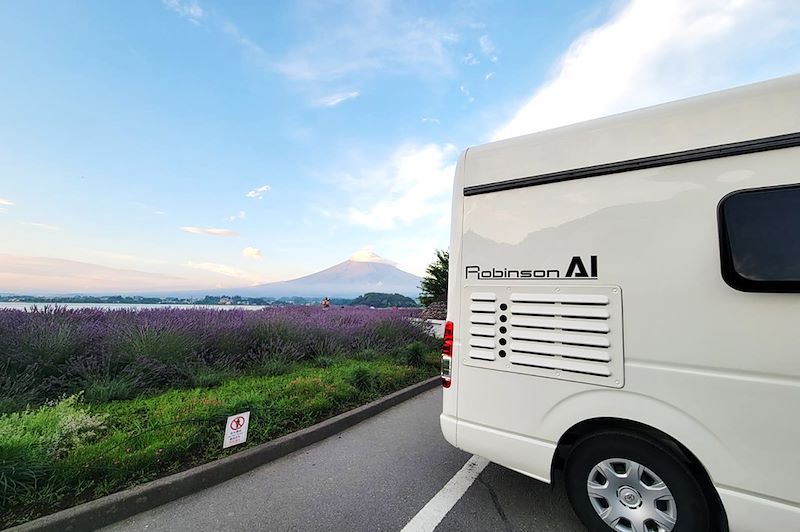 Campervan devant le Mont Fuji - Japon