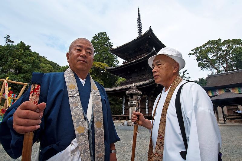 Pèlerins bouddhistes au temple - Matsuyama - Île de Shikoku - Japon