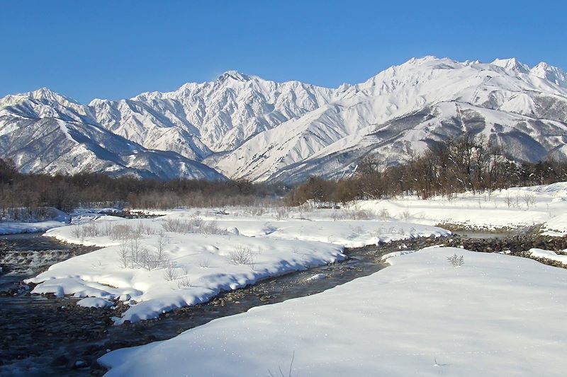 Découverte des Alpes japonaises en camping-car pendant la saison hivernale