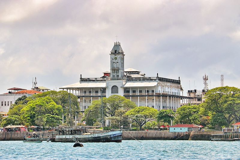 Safari confort dans les plus beaux parcs du Kenya et de la Tanzanie et découverte de Zanzibar