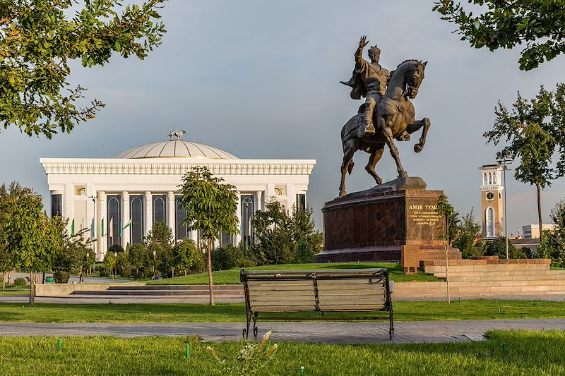 Explorer les incontournables de trois pays d'Asie centrale, Kazakhstan, Kirghizistan et Ouzbékistan en un seul voyage !