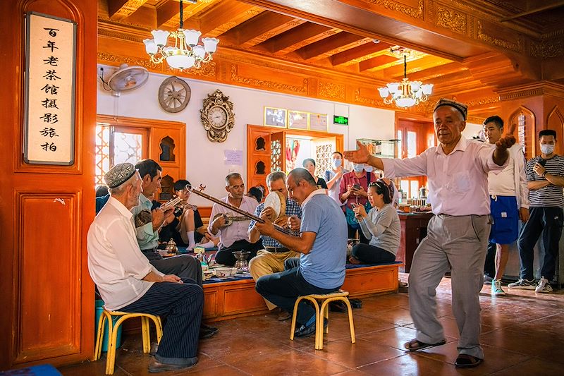 Voyage sur les traces des caravanes de la route de la soie de la Kirghizie jusqu'au bazars de l'oasis de Kashgar, en Chine