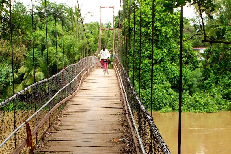 Randonnées en e-VTT, à pied, en kayak et en pirogue à travers l'ancien empire khmer, d'Angkor au golfe de Siam