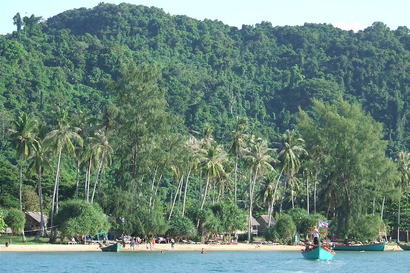 Randonnées en e-VTT, à pied, en kayak et en pirogue à travers l'ancien empire khmer, d'Angkor au golfe de Siam