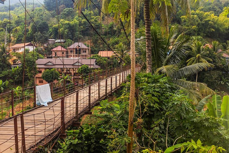 Passage au Laos par Dien Bien Phu et Tay Trang, randonnée dans la région de Muang Khua et découverte de Luang Prabang.