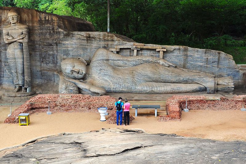 Bouddha couché du Galvihara à Polonnaruwa - District de Polonnaruwa - Sri Lanka