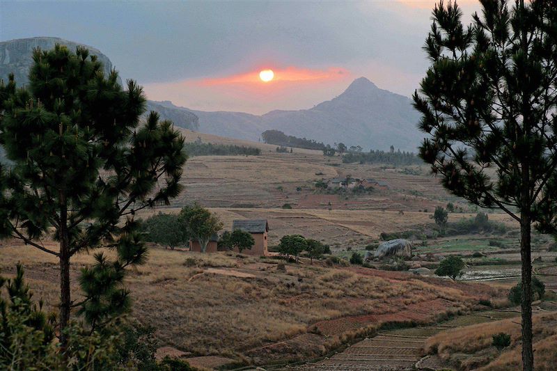 Un circuit guidé sur la RN7 et le sud est de Madagascar, de Tana à Tuléar puis d'Itampolo à Fort Dauphin hors des sentiers battus