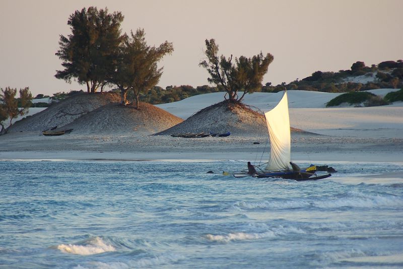 Un circuit guidé sur la RN7 et le sud est de Madagascar, de Tana à Tuléar puis d'Itampolo à Fort Dauphin hors des sentiers battus