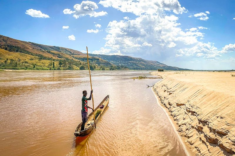 Voyage guidé à Madagascar sur la rivière Tsiribihina en pirogue et nuits en bivouac et découverte de l'Ouest en 14 jours