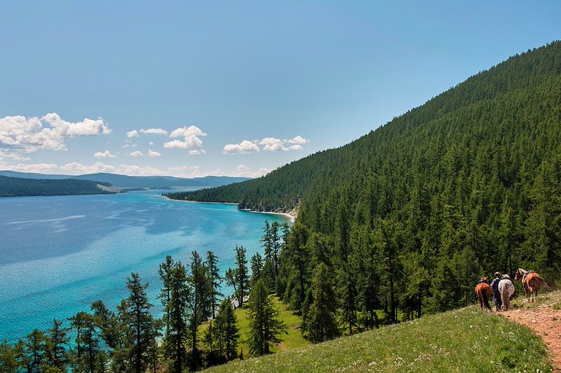 Partez pour un itinéraire dans la région du Khuvsgul, terre des Tsaans et réserve naturelle connue pour son lac et ses volcans