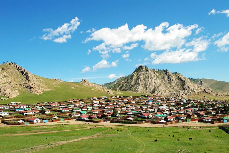 Partez pour un itinéraire dans la région du Khuvsgul, terre des Tsaans et réserve naturelle connue pour son lac et ses volcans