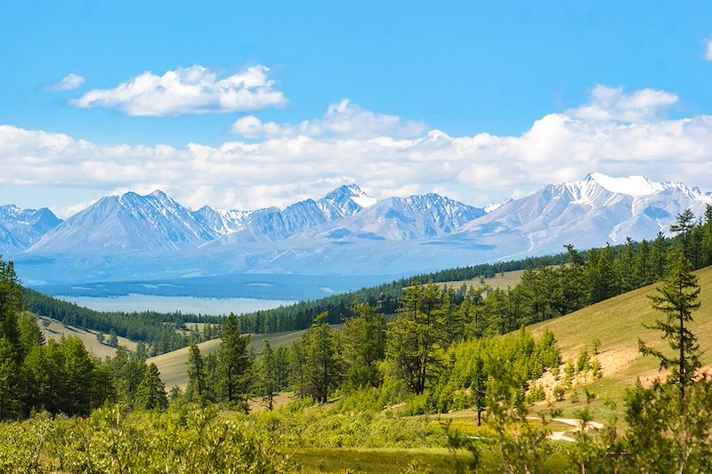 Partez pour un itinéraire dans la région du Khuvsgul, terre des Tsaans et réserve naturelle connue pour son lac et ses volcans