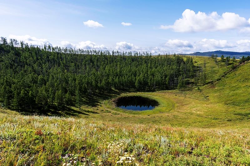 Partez pour un itinéraire dans la région du Khuvsgul, terre des Tsaans et réserve naturelle connue pour son lac et ses volcans