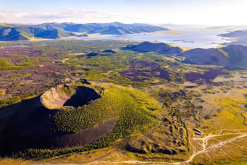 Partez pour un itinéraire dans la région du Khuvsgul, terre des Tsaans et réserve naturelle connue pour son lac et ses volcans