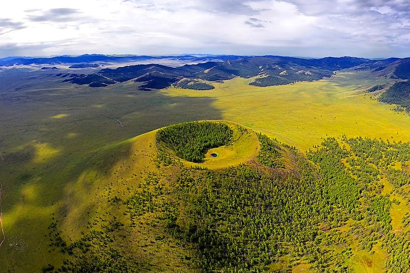 Partez pour un itinéraire dans la région du Khuvsgul, terre des Tsaans et réserve naturelle connue pour son lac et ses volcans