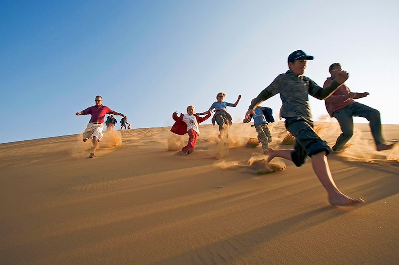 Voyage Famille Namibie, multi-activités avec vos ados: Canoë kayak, surf dans les dunes, safaris animaliers, rando dans le désert 