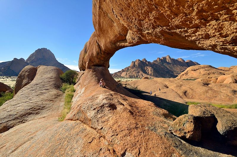 Voyage Famille Namibie, multi-activités avec vos ados: Canoë kayak, surf dans les dunes, safaris animaliers, rando dans le désert 