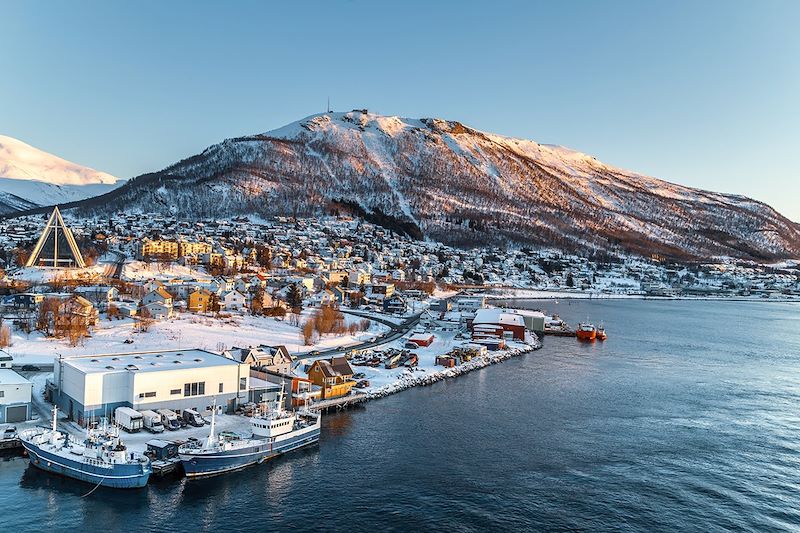 Observation des aurores boréales à Tromso et balades à raquette en immersion dans le Grand Blanc