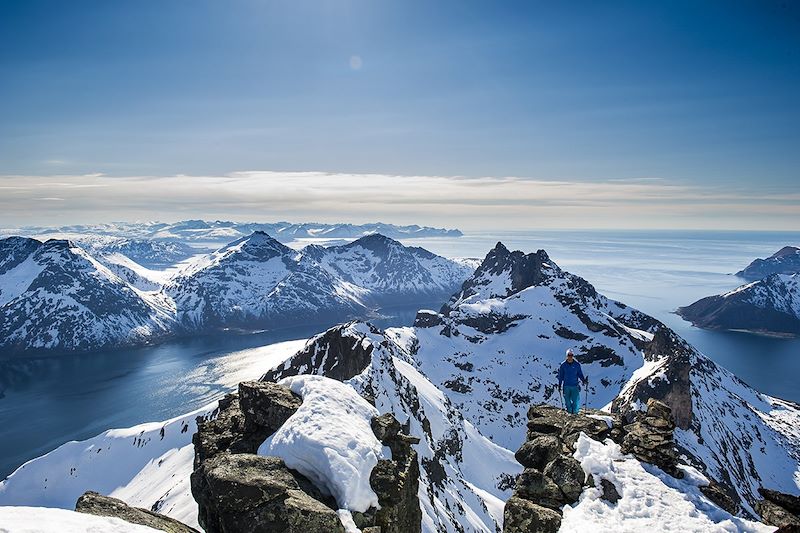 Observation des aurores boréales à Tromso et balades à raquette en immersion dans le Grand Blanc