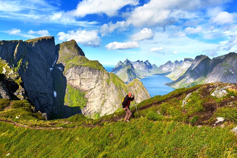 Trek au Lofoten : Découverte du sud de l'archipel entre mer et montagne à partir d'un rorbu idéalement situé 