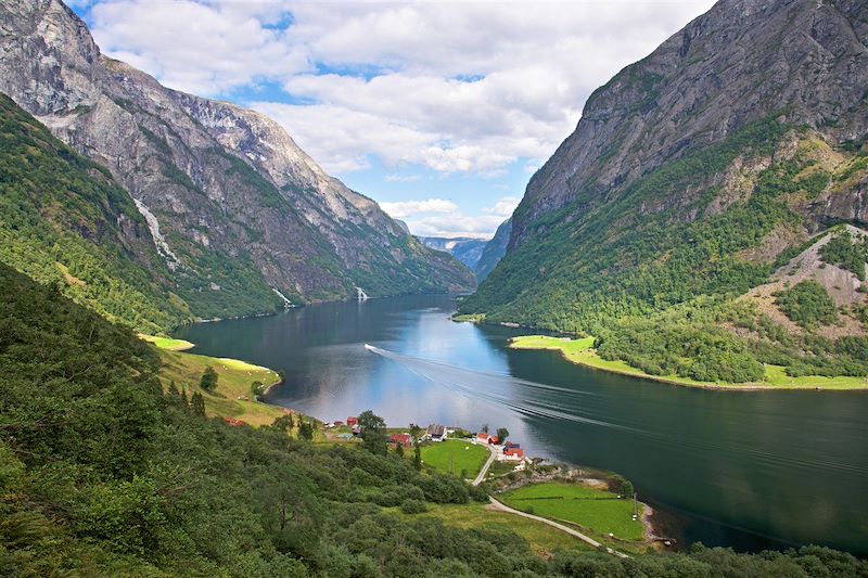 A pied, en bateau, en minibus et en train à la découverte du meilleur de la Norvège du sud.