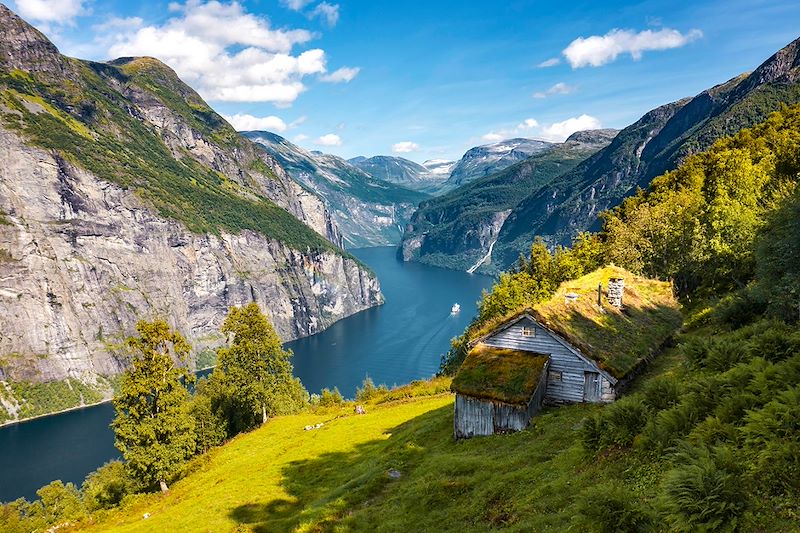 A pied, en bateau, en minibus et en train à la découverte du meilleur de la Norvège du sud.