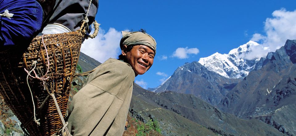 L’Everest : trek engagé en altitude entre bourgs sherpa, monastères et lacs glacières