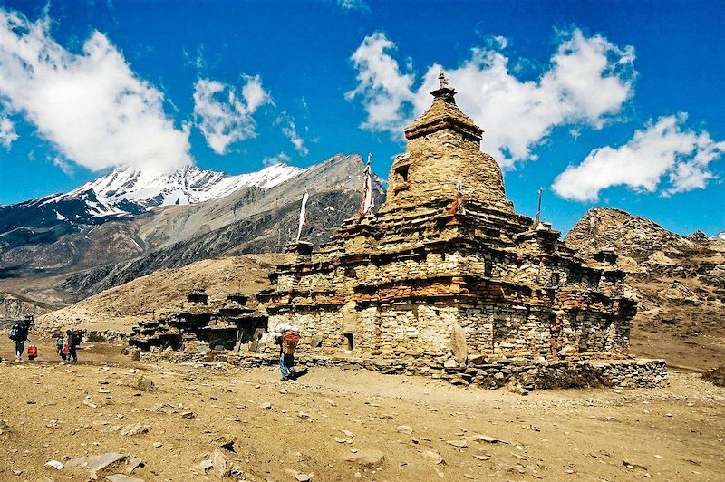 Stupa à l'entrée du village de Naar - Népal